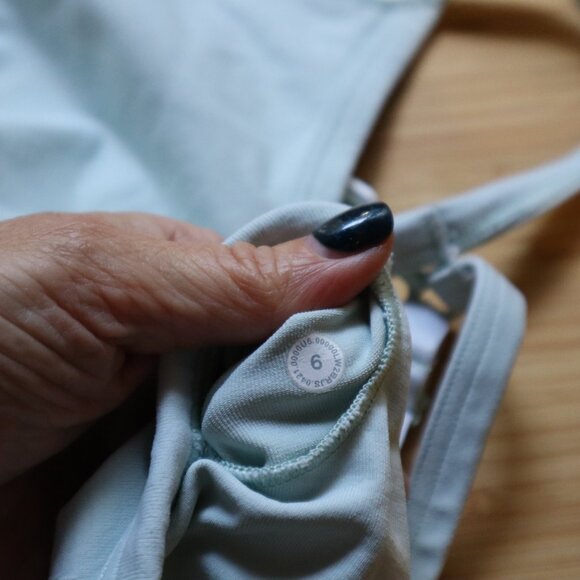 Lululemon Sports Bra- size 6- Minty Blue - Picture 6 of 6